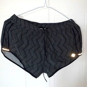 PRANA sporty runner  athletic short with elastics